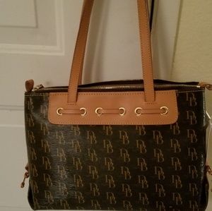 Ladies Dooney&Bourke tote
